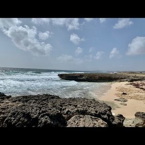 Meet your Posher, Hector j